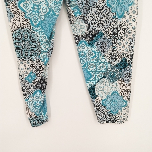 CATO MEDIUM BLUE PATTERNED LOOSE FIT KNIT Capris - Picture 3 of 6